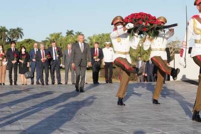 Володин с Кубы поздравил россиян с Днем защитника Отечества