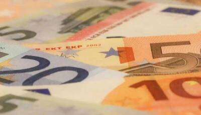 Стоимость евро на бирже превысила отметку в 90 рублей