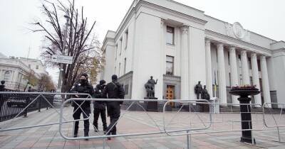 Здание Рады "заминировали" перед введением чрезвычайного положения в Украине