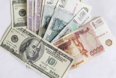 Курс доллара превысил 81 рубль впервые за два года