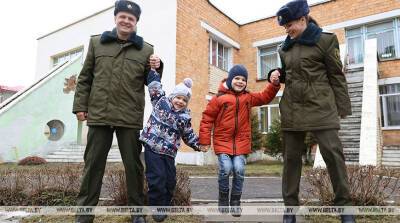 Армейский стиль жизни: какие правила царят в семье, где оба родителя - военные?