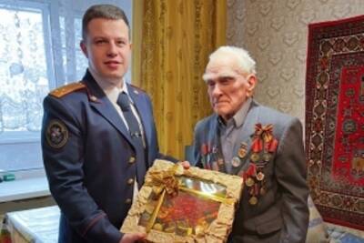 Ивановские следователи поздравили ветерана войны, которому исполнилось 95 лет