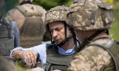 Владимир Зеленский объявил о введении военного положения на территории всей Украины