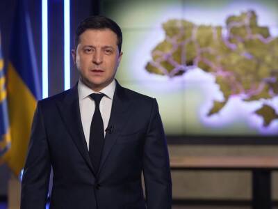 «Мы всех победим»: Зеленский ввел военное положение на Украине