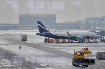 В Москве приостанавливают авиарейсы на фоне спецоперации в Донбассе