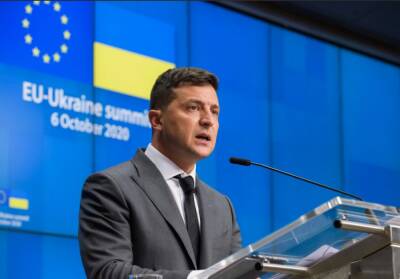 Зеленский объявил о введении на территории Украины военного положения