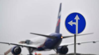 В аэропортах Москвы задержаны и отменены более 100 рейсов