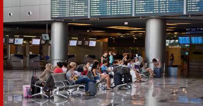 В аэропортах Москвы отменили и задержали более 200 рейсов