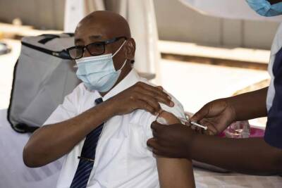 В Уганде будут сажать за отказ от вакцинации