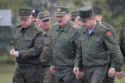 Президент Белоруссии срочно созвал силовиков на совещание