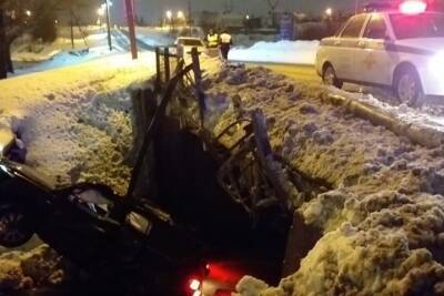 В Альметьевске в упавшем с моста Lexus пострадал человек