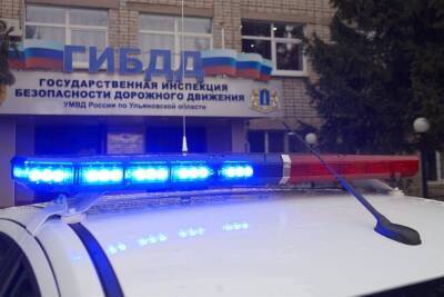 На трассе Саранск - Сурское - Ульяновск разбился «Ларгус». Пострадали два человека