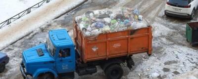 Петербургский мусор мешает движению автотранспорта из-за непродуманной концепции НЭО