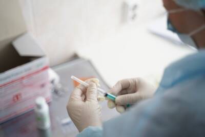 В Тверской области от COVID-19 вакцинировали 350 подростков