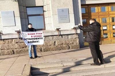 Иркутяне вышли на пикеты против войны с Украиной