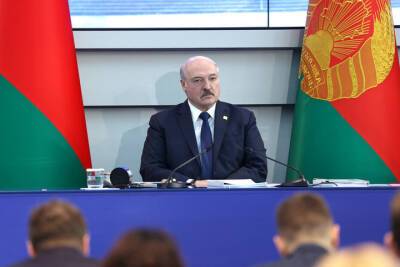 Лукашенко заявил о западном сценарии удара в спину России
