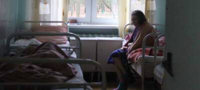 Медицинский работник в Карелии обворовала 81-летнюю пациентку