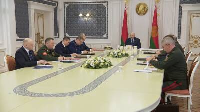 Президент провёл совещание с военным блоком