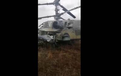 Появились кадры сбитого под Киевом вертолета РФ
