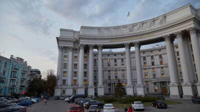 МИД Украины приступил к эвакуации украинского посольства из Москвы