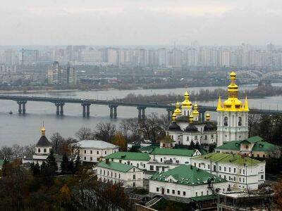 На въездах в Киев возводят оборонительные сооружения