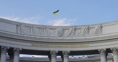 Украина начала эвакуацию дипломатов из России