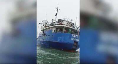 Опубликовано видео российского судна после обстрела ВСУ