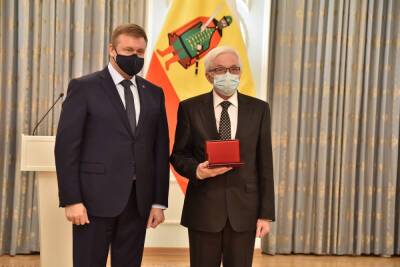 Любимов наградил рязанцев государственными и региональными наградами