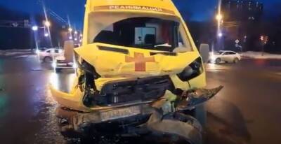 В Челябинске в ДТП попала карета скорой помощи, перевозившая мужчину с ожогами из Сатки