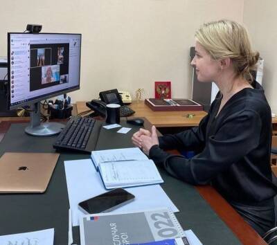 Наталья Поклонская призвала украинцев «не брать оружие, а сдавать его»