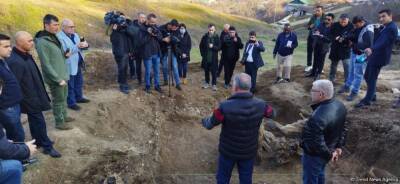 Представители зарубежных и местных СМИ находятся на месте массового захоронения в Ходжавендском районе (ФОТО) - trend.az - Азербайджан - район Ходжавендский