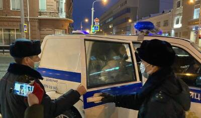В центре Уфы за одиночный пикет задержали журналистку