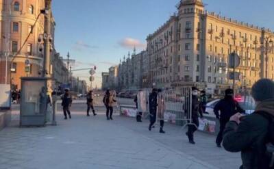 На Пушкинской площади в Москве выставлили металлические заграждения