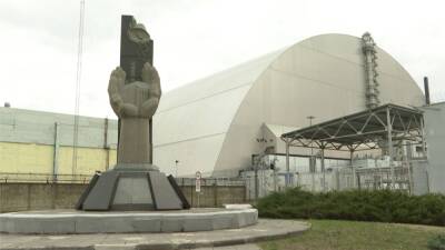 Зеленский: российские военные пытаются захватить Чернобыльскую АЭС