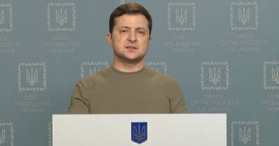 Владимир Зеленский сообщил, что наиболее сложная ситуация на юге и призвал россиян выходить на площади