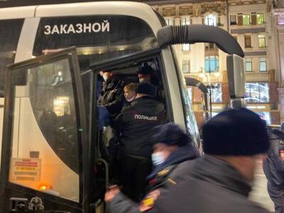 В Петербурге в автобусе с задержанными оказался десятилетний мальчик