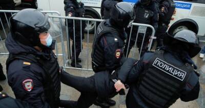 На антивоенных протестах по всей России задержали более 1200 человек