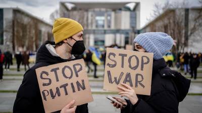 По всей Европе проходят манифестации против вторжения России на Украину