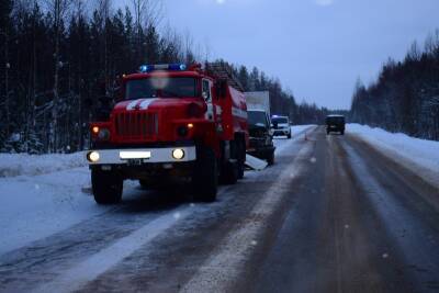 На автодороге Сыктывкар – Ухта водитель фургона "догнал" пожарную машину
