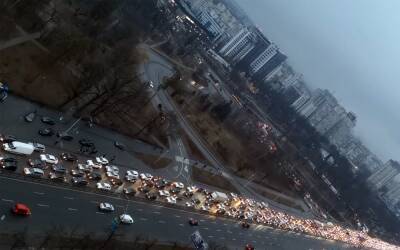 Машины спешно покидают Киев, АЗС парализованы