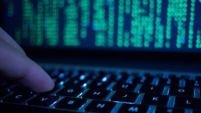 Хакерская группировка Anonymous взяла на себя ответственность за атаки на сайты RT