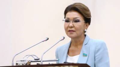 Дочь Назарбаева сложила полномочия депутата парламента