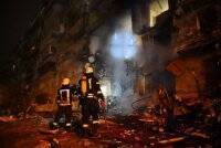 Сбитый летательный аппарат в Киеве задел многоэтажку: пылает пожар, есть пострадавшие