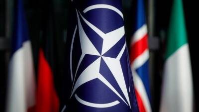 Паникующий Столтенберг позвал на экстренный саммит НАТО «лишние» страны