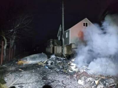 В Киеве фрагменты самолета упали на двухэтажный дом (ФОТО)
