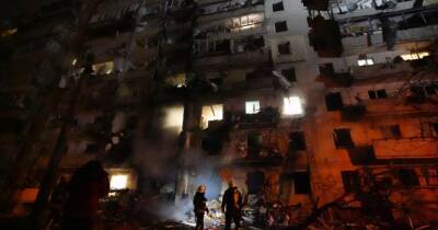 Новые ракетные удары и пожары в жилых домах: что происходило в Киеве ночью 25 февраля