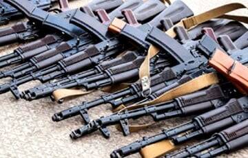 В Киев завезли дополнительное оружие для украинских добровольцев