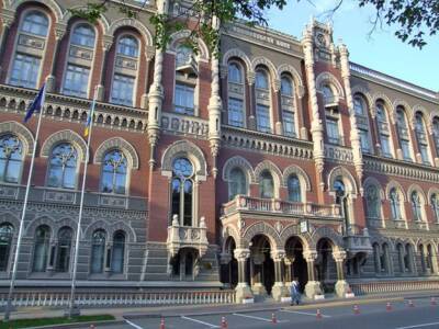 НБУ запретил валютные операции с российским и белорусским рублем