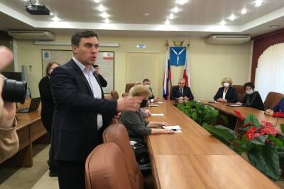В понедельник саратовского депутата Николая Бондаренко попробуют лишить мандата
