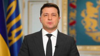 Зеленский объявил о введении военного положения в Украине